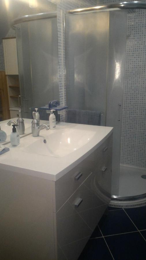 Chambre Au Nuit Etoile Et Jacuzzi Prive Bed and Breakfast Pleuven Buitenkant foto