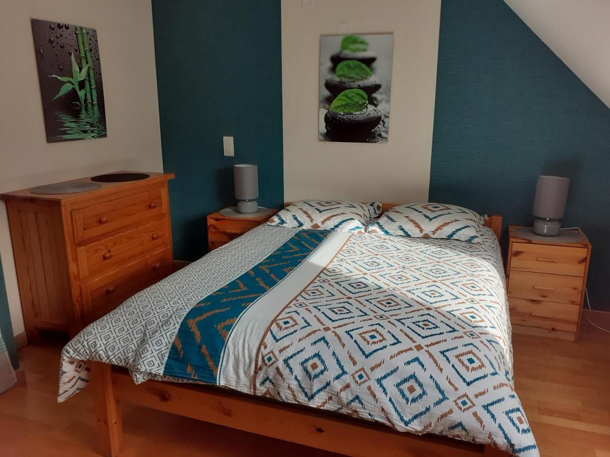 Chambre Au Nuit Etoile Et Jacuzzi Prive Bed and Breakfast Pleuven Buitenkant foto